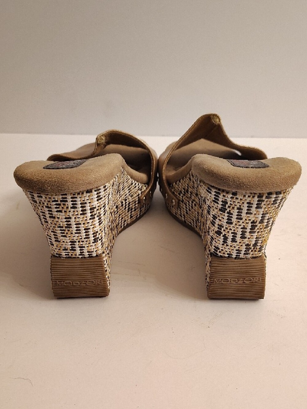 Women's Size Metallic Gold Slide Platform Shoes - Picture 4 of 6